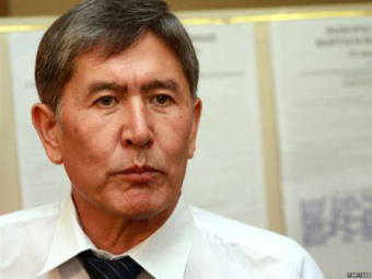 Как президент Киргизии оказался перед сложным выбором