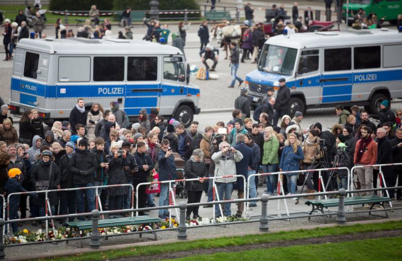 После терактов в Париже некоторые страны ЕС усилили меры безопасности