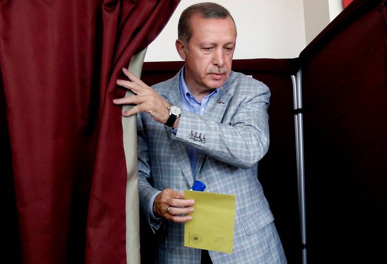Выборы в Турции: партия Эрдогана победила, а Эрдоган проиграл
