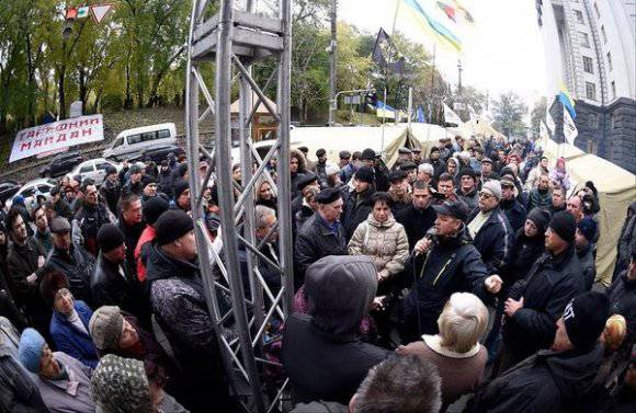 В центре Киева сорвали концерт по случаю годовщины майдана В центре Киева сорвали концерт по случаю годовщины майдана