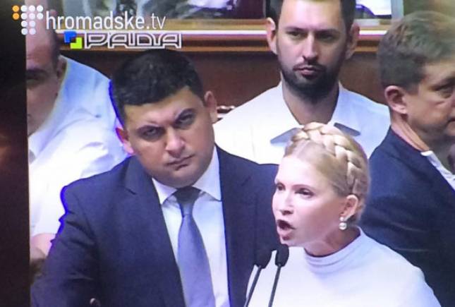 Коалиция «в бутылке»: партии Яценюка и Тимошенко рассорились окончательно