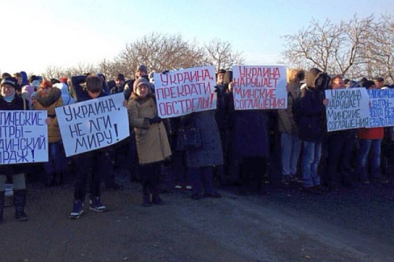 Жители Донбасса требуют, чтобы киевская хунта убиралась вон