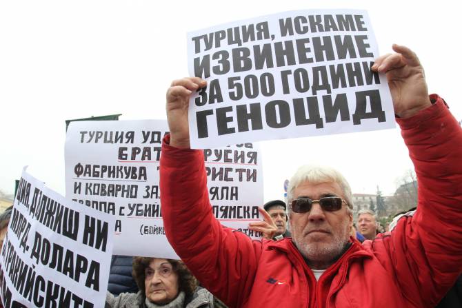 Болгары потребовали разрыва дипломатических отношений с Турцией и закрытия границы Болгары потребовали разрыва дипломатических отношений с Турцией и закрытия границы