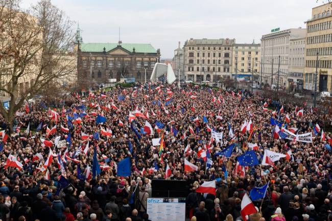 События в Польше: конституционный кризис или «национальное предательство»?