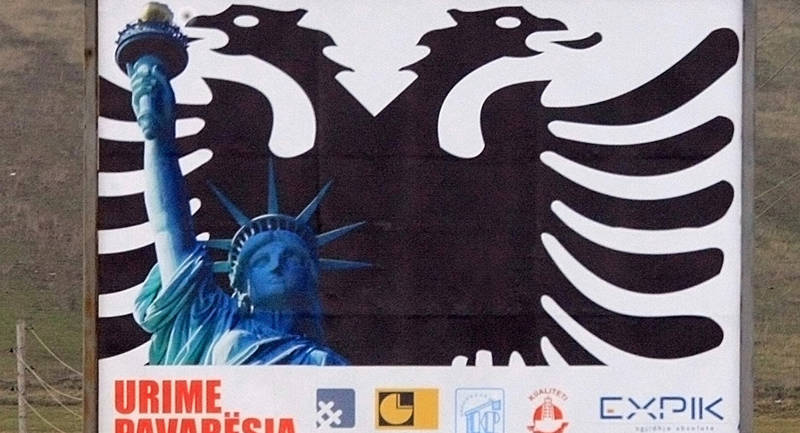 Почему США рассматривают Косово как свой 52 штат? Почему США рассматривают Косово как свой 52 штат?
