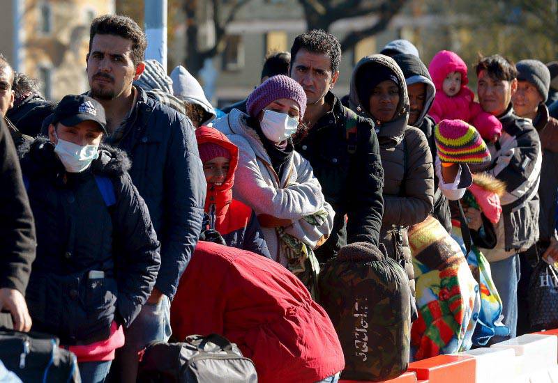 Поток беженцев в Германию сократился наполовину