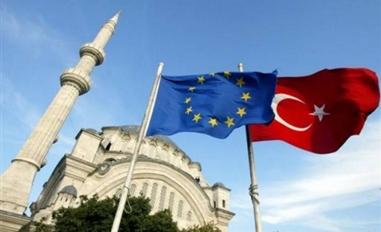 ЕС награждает Турцию