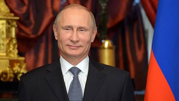 Путин поздравил спасателей с праздником
