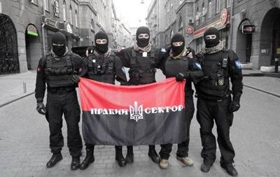 Киевская пресса помогает власти легализовать нацистскую символику