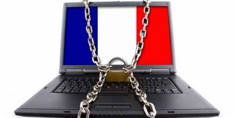 Власти Франции ополчились на оппозиционные СМИ после парижских терактов
