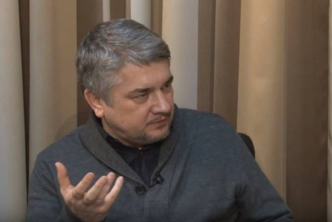 Ростислав Ищенко: Шансов свалить Яценюка у Тимошенко нет Ростислав Ищенко: Шансов свалить Яценюка у Тимошенко нет