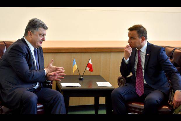 Как Порошенко лебезил перед Дудой, или На чьей стороне Польша? Как Порошенко лебезил перед Дудой, или На чьей стороне Польша?