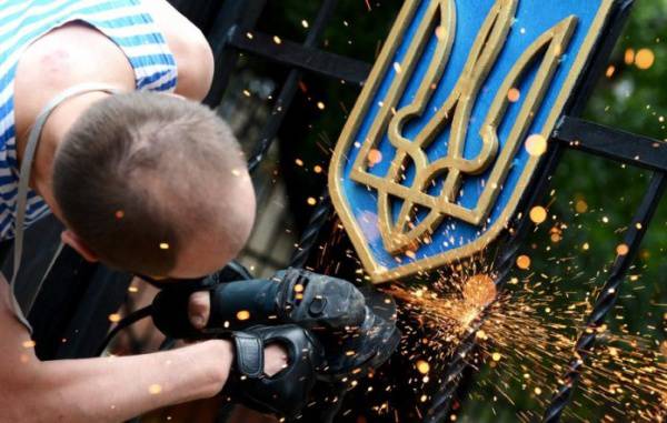 В Днепропетровске началась борьба за федерализацию Украины В Днепропетровске началась борьба за федерализацию Украины
