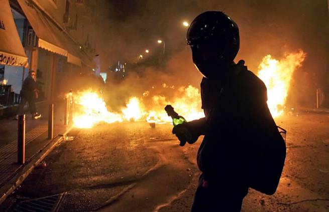 Анархисты в Греции избили ультраправых из Германии