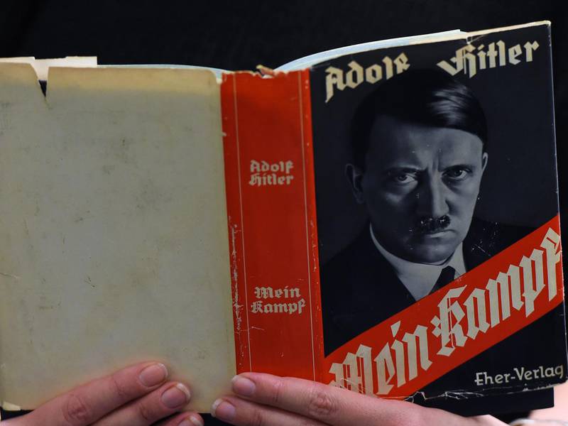 Спустя 70 лет запрета, в Германии будет издана книга Mein Kampf