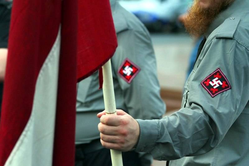 Неонацисты в Латвии стремительно захватывают власть Неонацисты в Латвии стремительно захватывают власть