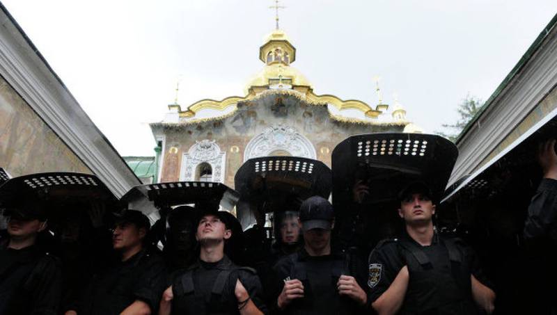 Украина Майдана продолжает гонения на православных христиан Украина Майдана продолжает гонения на православных христиан