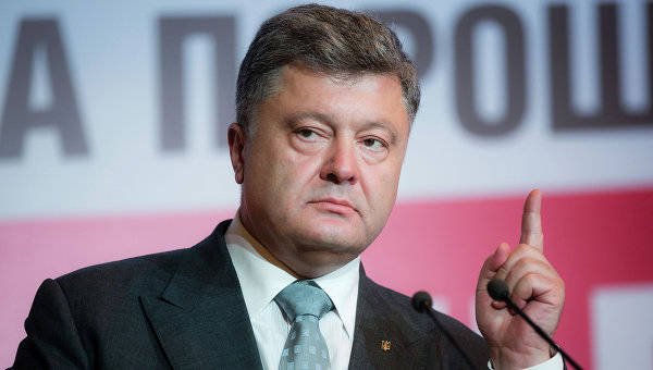 Опрос: работой Порошенко на посту президента недовольны 70% украинцев