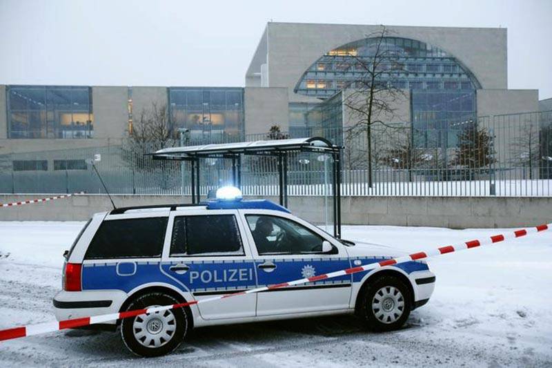 Полиция сняла оцепление с канцелярии Ангелы Меркель