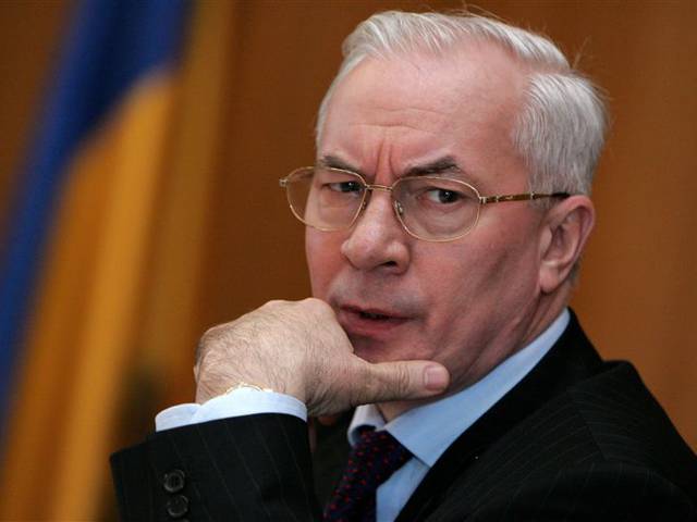 Азаров пожелал Украине «смену режима»