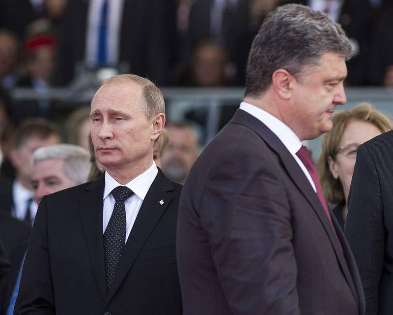 Украинцы призвали Порошенко не пожимать руку Путину