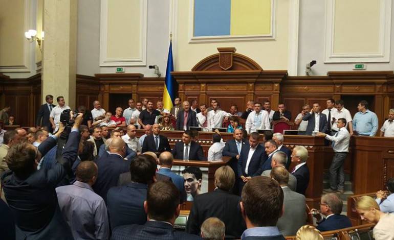 «Лебедь, щука и рак», или Как украинцы Конституцию меняли