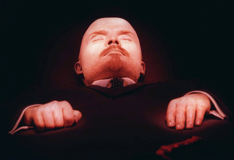 В Госдуме предложили похоронить Ленина