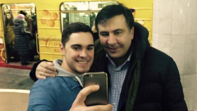Целой Одессы мало: зачем Саакашвили спускается в блиндаж и метро Харькова