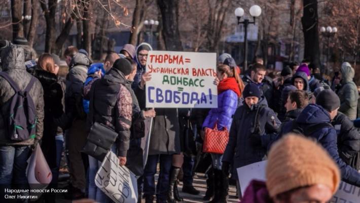Тяни-толкай: Почему Киев затягивает наступление мира в Донбассе