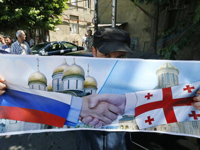 Запад в большой тревоге: Россия отвоевывает Грузию