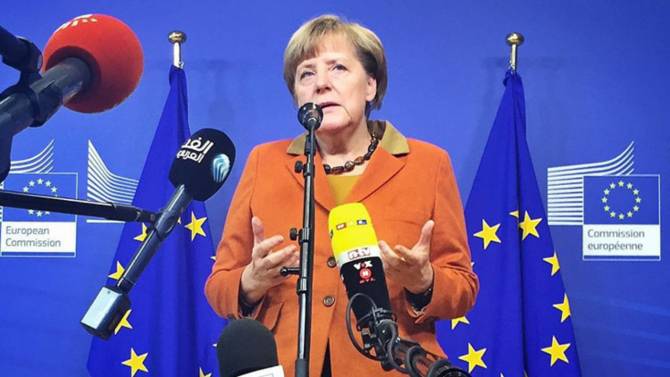 Беспомощная Меркель: зачем Германия придумывает себе «страшных фашистов»