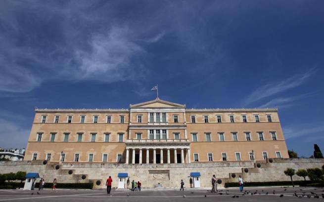 Семерых сотрудников Парламента Греции уволили за поддельные документы