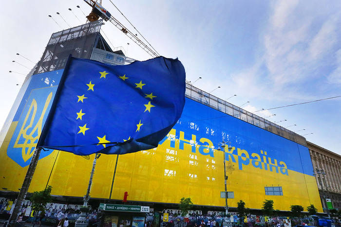 Украина: В Европу без виз и без штанов