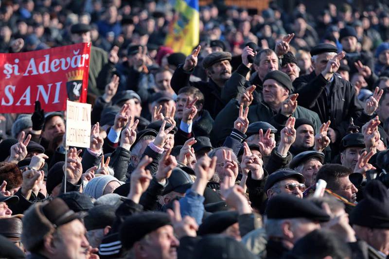 В центре столицы Молдавии собралось около 5 тысяч протестующих В центре столицы Молдавии собралось около 5 тысяч протестующих