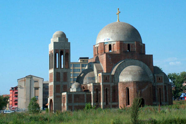 В Косово албанцами снова осквернен Храм Христа Спасителя