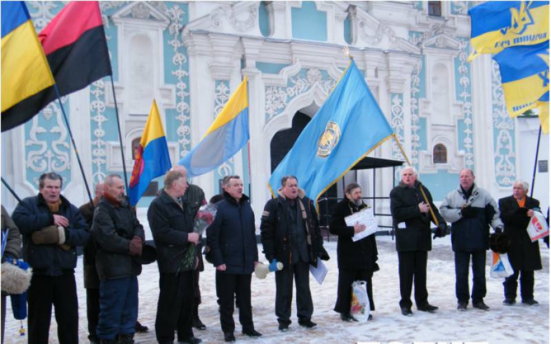 Сотня полоумных в центре Киева собралась при помощи Запада отобрать у России Кубань, Орёл и Курск