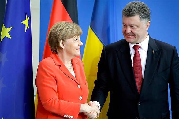 Меркель чуть не отхлестала Порошенко по мордасам Меркель чуть не отхлестала Порошенко по мордасам