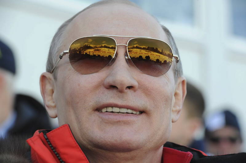 Не хочу никого расстраивать, но Путин справляется