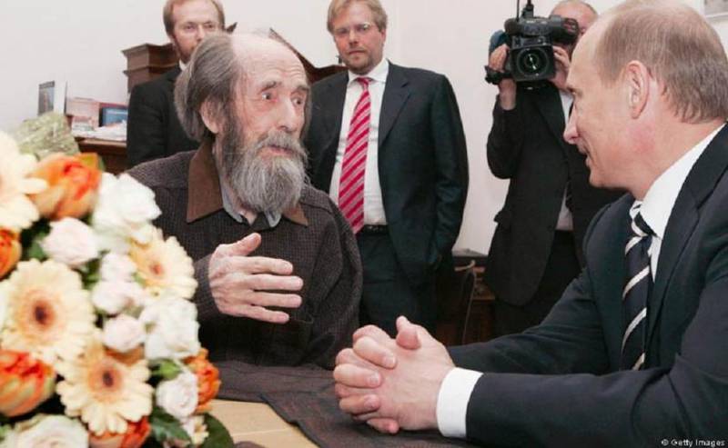 Бей Сталина – спасай Россию! Почему Путин принял этот лозунг Солженицына?