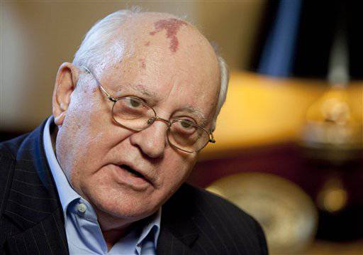 Горбачёв: миру грозит холодная война