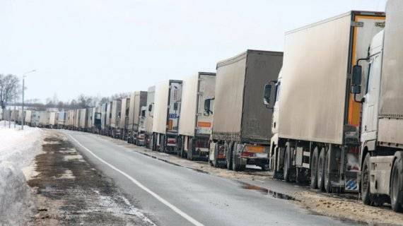 Кинувшись под фуры, Украина опять сама себя высекла Кинувшись под фуры, Украина опять сама себя высекла