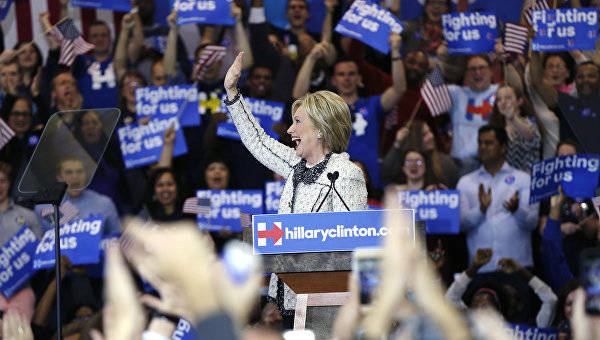 Кандидат в президенты США Клинтон выиграла праймериз в Южной Каролине