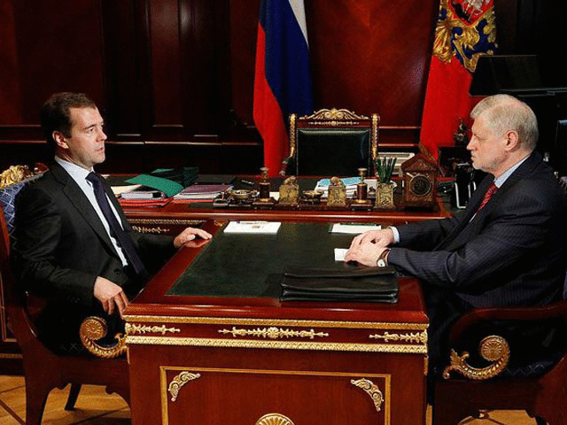 «Делай или уходи!» – Миронов против Медведева