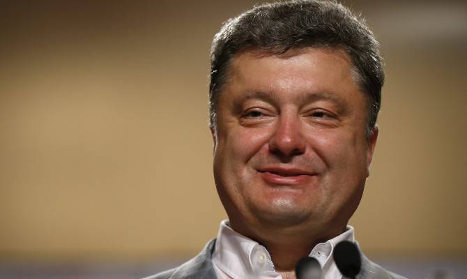 Порошенко обвинил российскую пропаганду в погроме банков на Украине