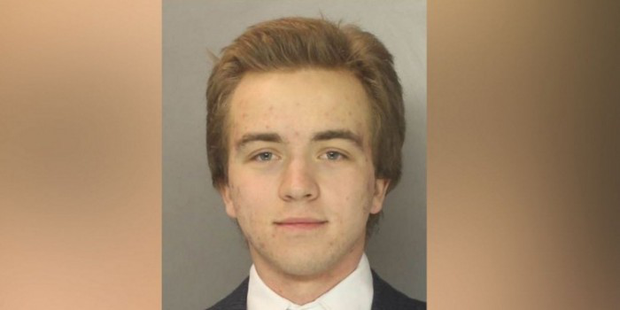 В США арестовали 23-летнего украинца, который 4 года выдавал себя за школьника