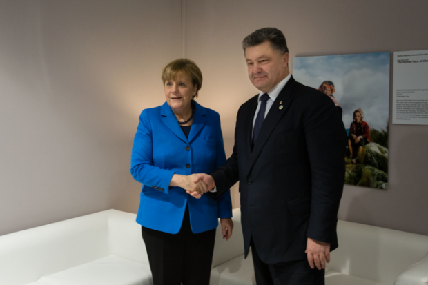 Заколебался вместе с линией партии: Порошенко в Берлине Заколебался вместе с линией партии: Порошенко в Берлине