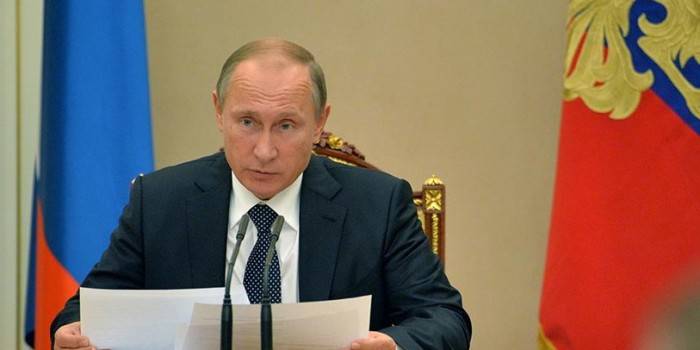 Путин потребовал разобраться с властями двух регионов за срыв расселения ветхого жилья