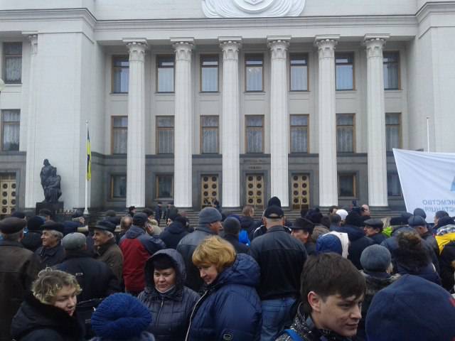 Митинг под стенами ВР Украины – оплаченное шоу