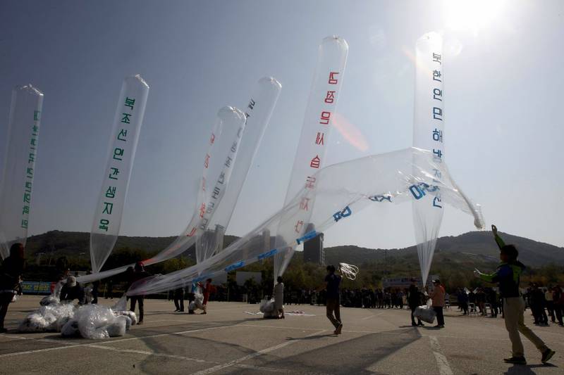 КНДР закидала Южную Корею окурками и использованной туалетной бумагой