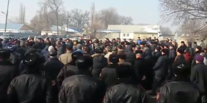 Местные против турок: в Казахстане межэтнические столкновения из-за убийства ребенка